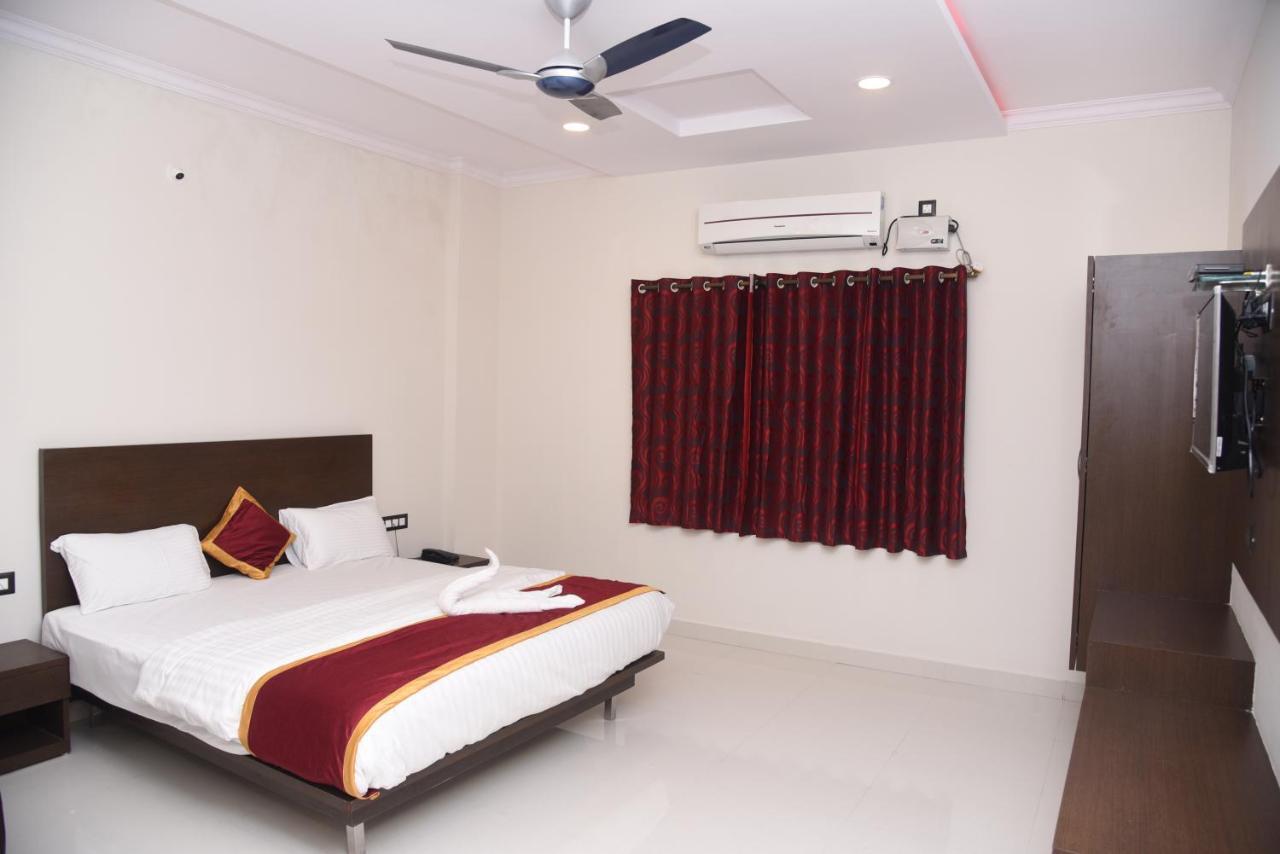 Hotel Grand Kubera Chikmagalūr Exterior foto