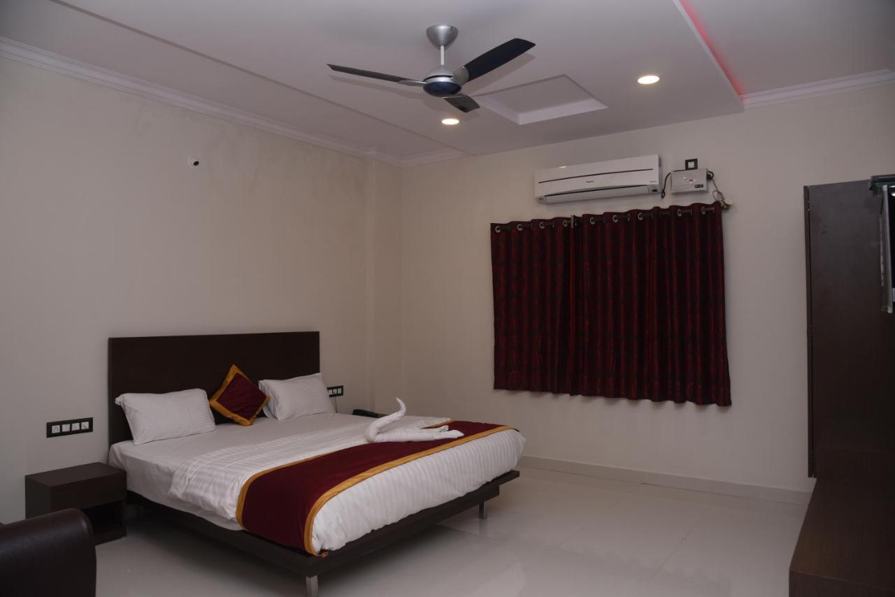 Hotel Grand Kubera Chikmagalūr Exterior foto